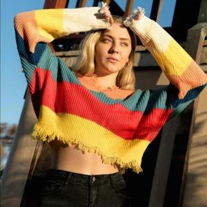 Color block cropped frayed sweater